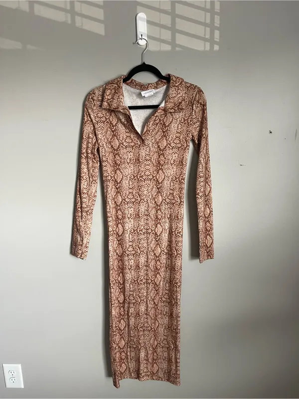 LOVERS + FRIENDS Brown Snake Print Long Sleeve Collared Midi Dress Sz S - Image 2