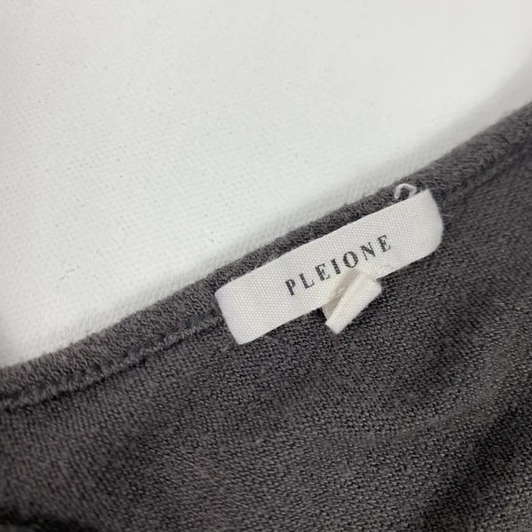 Pleione‎ Shirt Women Small Gray V-Neck Ruched Cap Sleeve Soft Knit Anthropologie - Image 2
