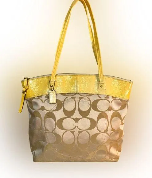 F18385 Coach signature Shoulder bag - Image 2