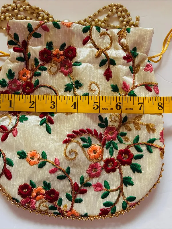 Embroidered Cream Floral Beaded Handle Women's Evening Bag - Image 4