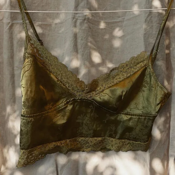 SheIn Olive Green Satin Lace Cami Top Y2K Yoga Mom Aesthetic - Image 4