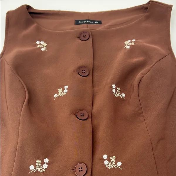 Sleeveless Brown Embroidered Button - Image 5