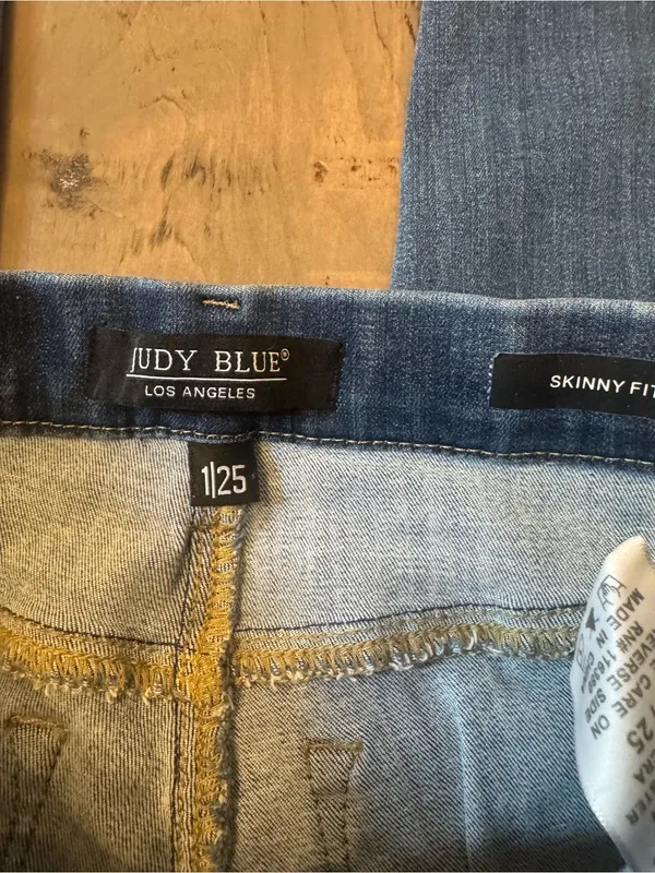 Judy Blue Size 1 25 Slighly Distressed Pull On Stretchy Jeans Skinny - Image 2