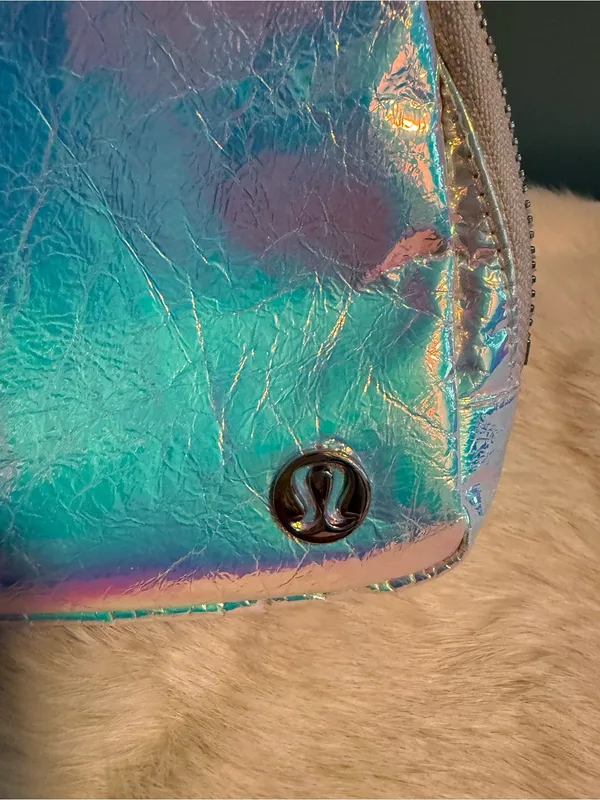 Lululemon Everywhere Iridescent Belt Bag Silver - Image 2