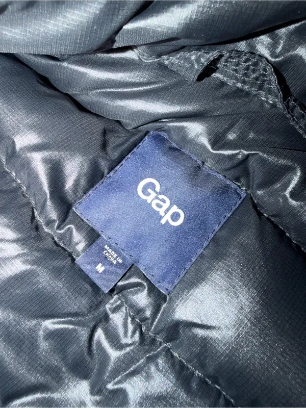 Gap Black Down Puffer Vest Size M – Quilted Lightweight Zip Snap Front - Image 7