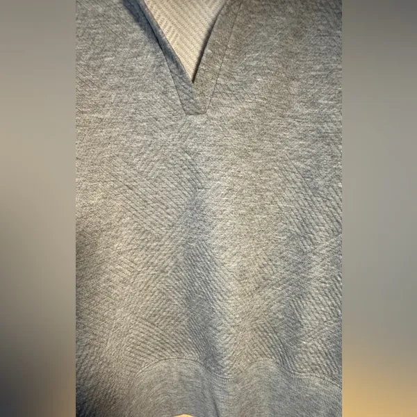 Grey Quilted Knit Polo Pullover Gray Size M - Image 8