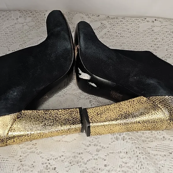 Sigerson Morrison Black Gold Suede Block Heel Slip On Ankle Bootie Boots Sz 9.5 - Image 6