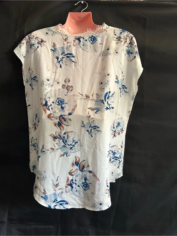 SHEIN Floral Lace-Trim V-Neck Blouse in White & Blue LG - Image 2