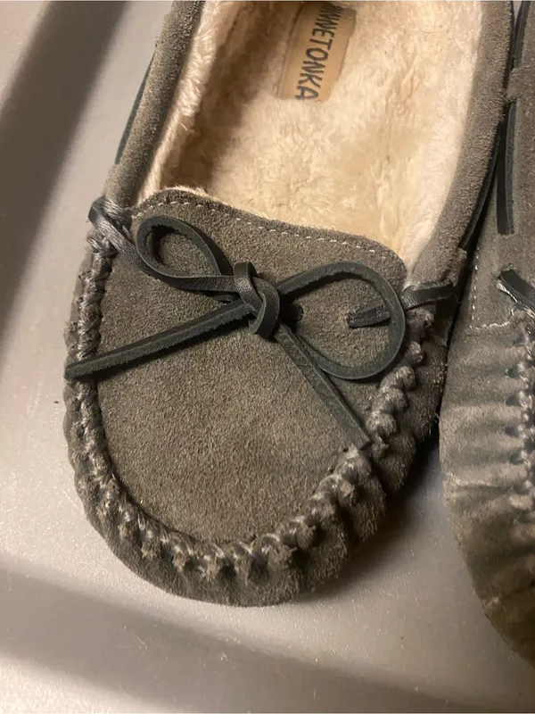 Minnetonka Moccasin Slippers Shoes Cally Size 7.5 Brown Suede Fur Inside 4015 H - Image 3