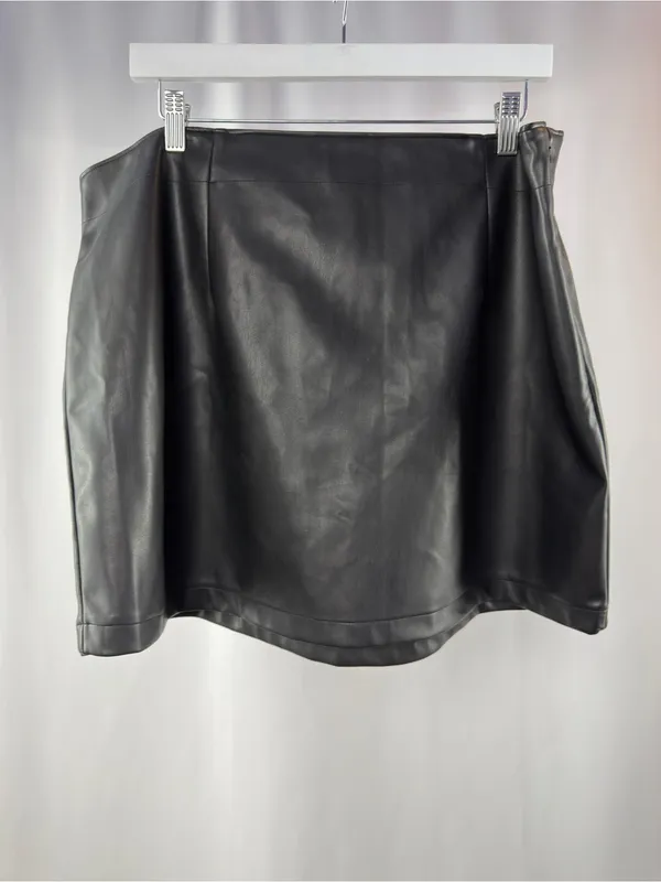 NWT Abercrombie & Fitch Vegan Leather Mini Skirt in Black Size XL - Image 6