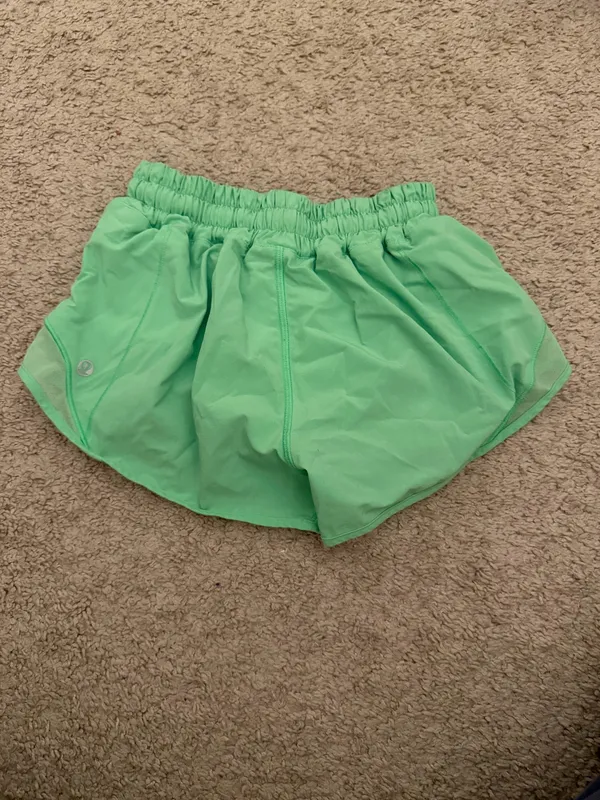 Lululemon Shorts Hotty Hot 2.5" - Image 2