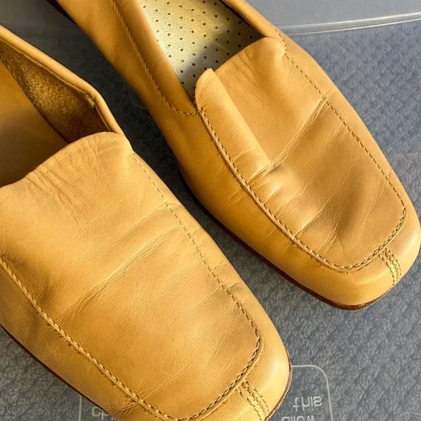 Michelle D‎ Womens Tan Beige Leather Square Toe Loafers Low Block Heel SZ 7 - Image 4