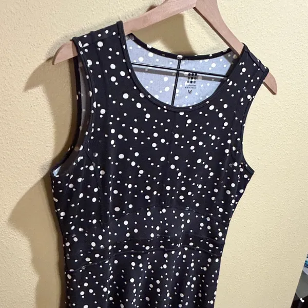 Title Nine Size Medium Black Dress with White Polka Dots - Image 3