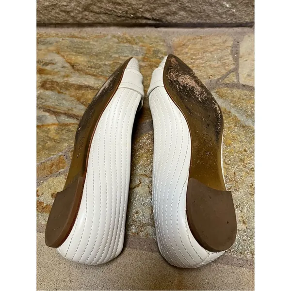 Tory Burch pointed-toe Stiched Gold Tone Logo flats white leather size 8 - Image 9