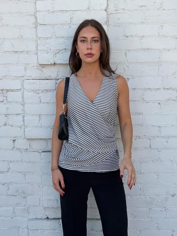 Ann Taylor white & black striped wrap tank top blouse Size 4 #officesiren #classy #workwear - Image 2