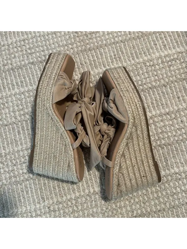 Journee Collection Surria Platform Wedge Sandals - Image 12