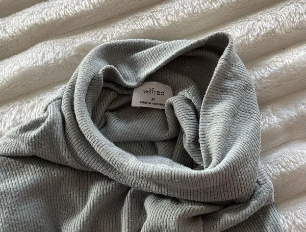 Aritzia Wilfred Grey Thermal Layering Mock Neck Sweater - Image 4
