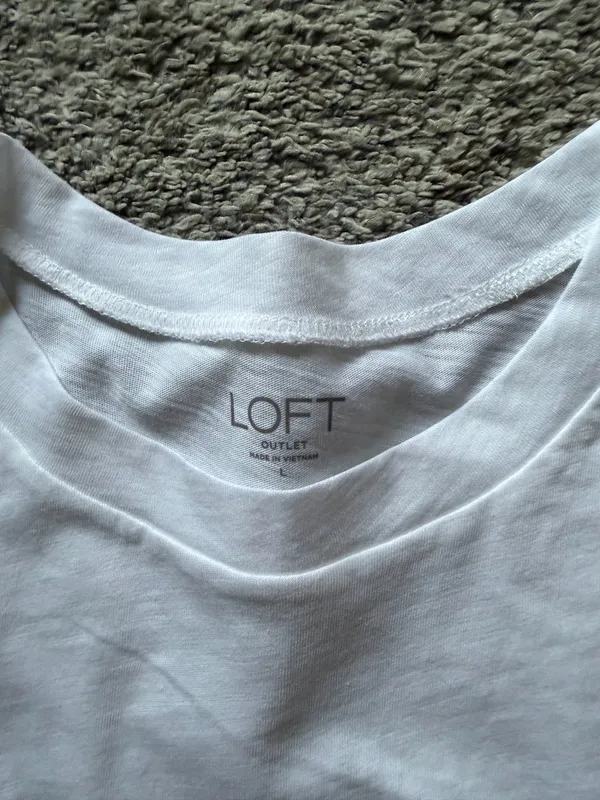 Women’s Loft Top Graphic Tee Size Large New - Image 3