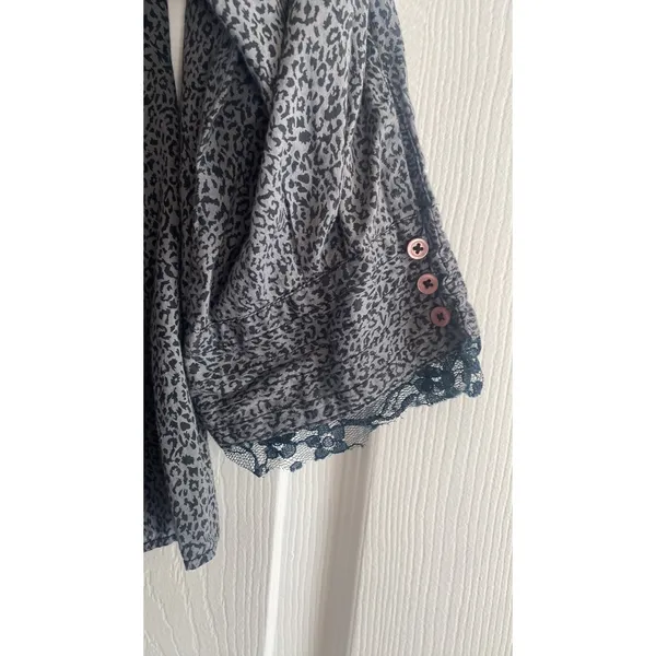 Free People Leopard Lace Babydoll Blouse Womens Size 6 Grey Animal Boho Top - Image 5