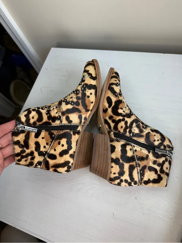Gianni Bini NWOT Brycin Studded Calf Hair Ankle boots Sz 5.5 - Image 8