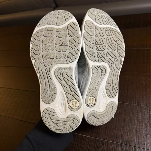 Lululemon Blissfeel Running Shoes Womens Light Grey Silver Athletic Sneakers 9 - Image 7