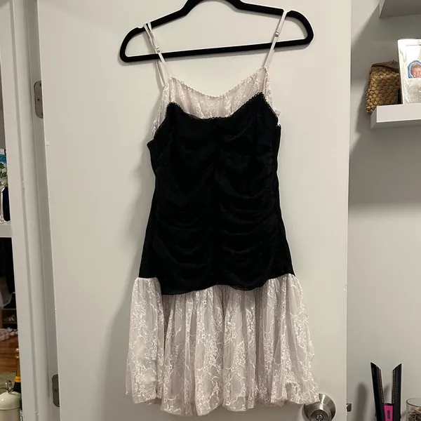 Lush Two Tone Lace Bubble Hem Minidress - Image 3