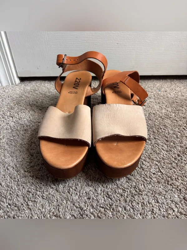 220V Italian Leather Beige Nubuck Wood Wedge Sandals Size 41 Beautiful 220V - Image 2