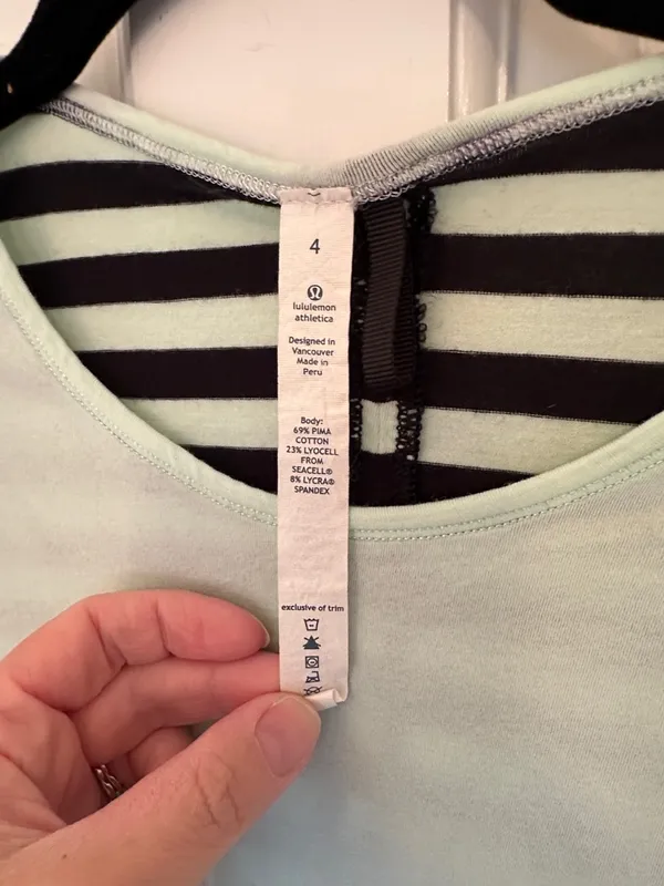 lululemon‎ athletica Mint Green Tee with Black Stripe Back size 4 EUC - Image 2
