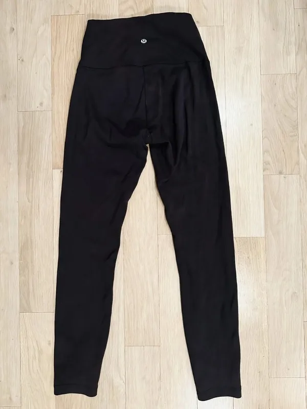Lululemon Women's Black High Rise Stretch Leggings Sz 6 Yoga Athletic - Image 2