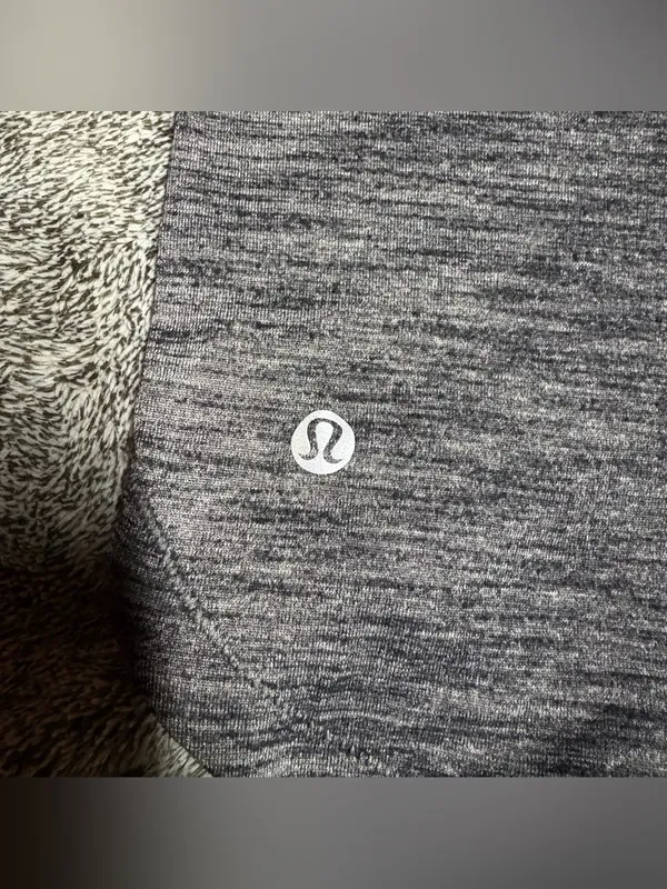 Lululemon T-shirt - Image 4