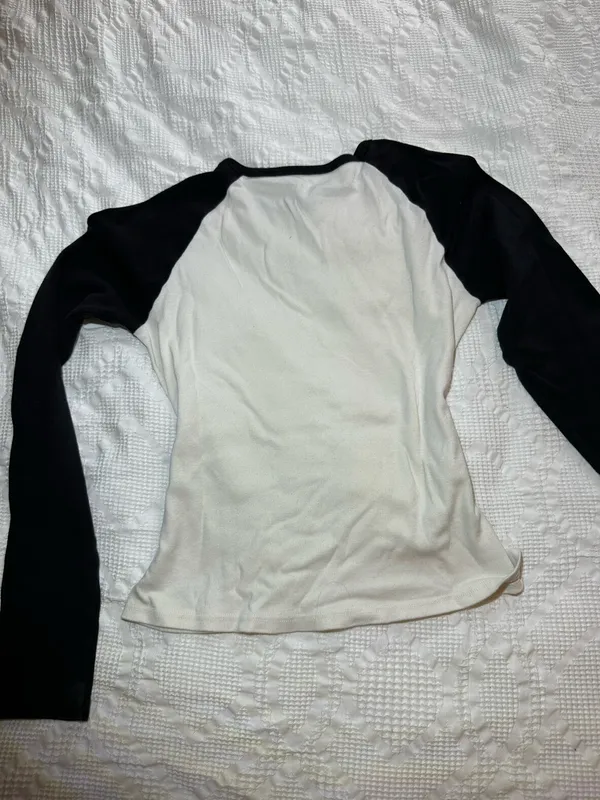 Brandy Melville John Galt Electric New York Circus Long Sleeve t-shirt - Image 6