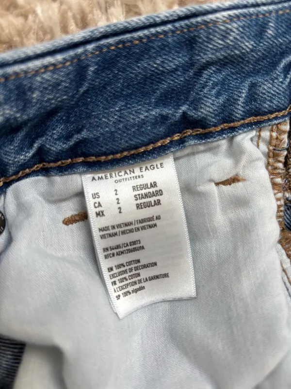 American Eagle Curvy Mom Jeans - Image 3