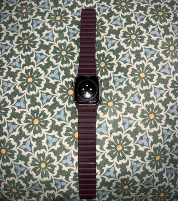 Series 7 Apple Watch 41mm Gold - Image 7