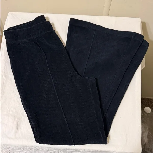 Aerie WOMENS Black Corduroy Short Court Flare Pants - Image 2