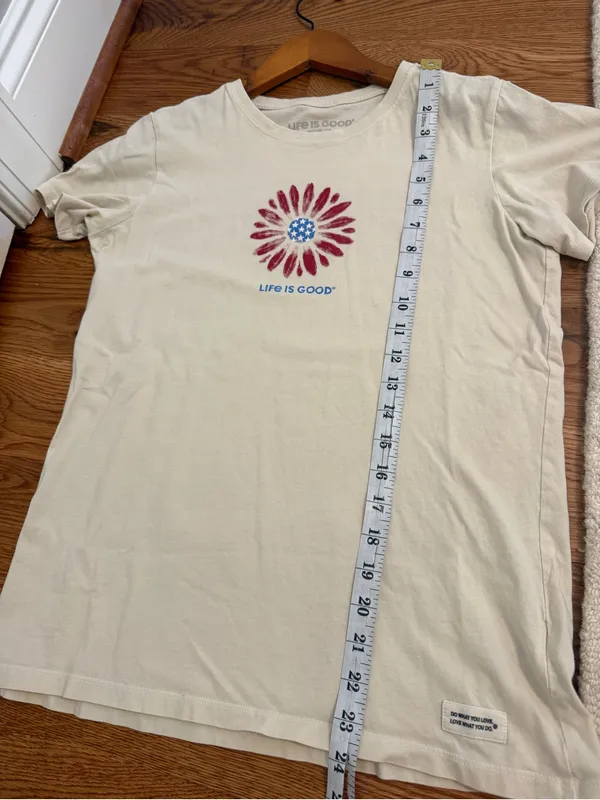 Life is Good Women's Americana Daisy Short Sleeve Tee Size Medium - Image 9