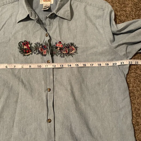 Talbot’s Christmas Shirt‎ Women’s Sz LG Button Up Chambray Ice Skates Mittens - Image 14