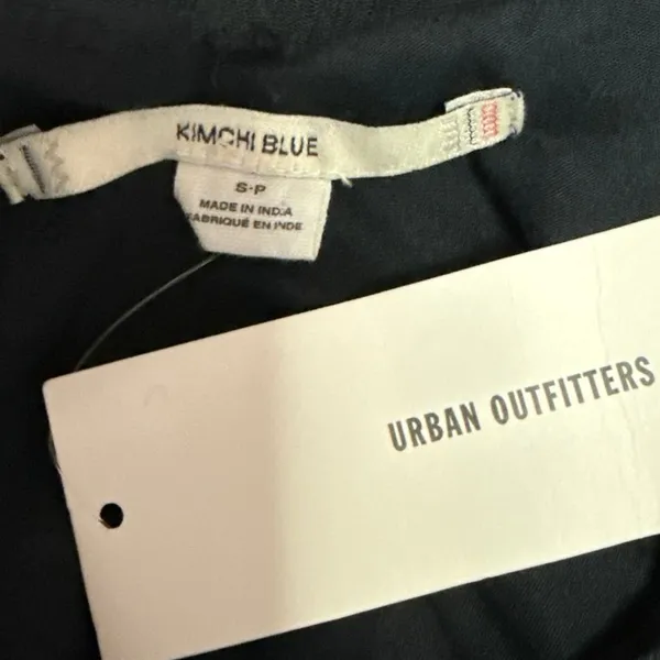 NEW Urban Outfitters Kimchi Blue Sleeveless V-Neck Ruffle Mini Wrap Dress Sz S - Image 4