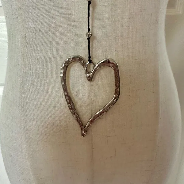 Silver tone long open heart necklace - Image 2