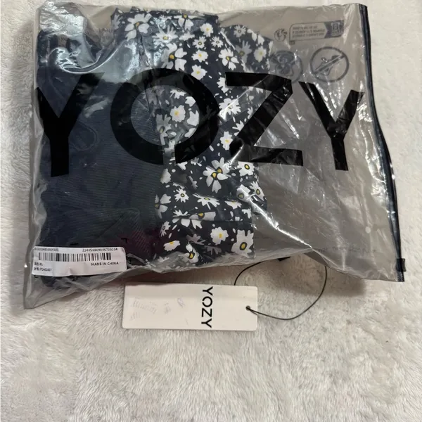 YOZI Black Daisy Print Silk Like Midi Skirt and Top – Size 12 – Floral - Image 6