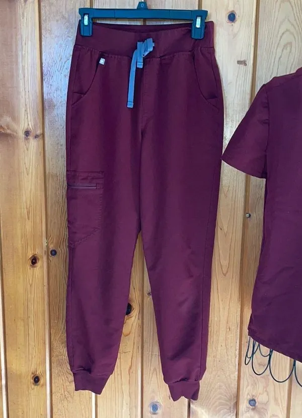 FIGS Set Stylish burgundy scrub with top and jogger pants nurse scrubs - Image 5