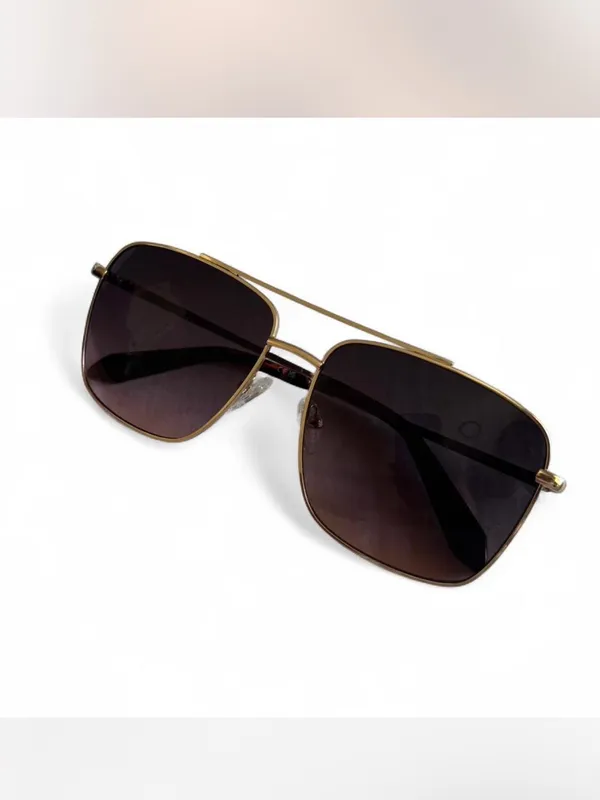 Quay Australia Hot Take in Gold/Smoke Lens Aviator - Image 2