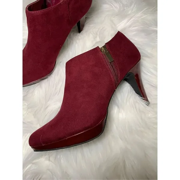 Liz Clairborne wine red color heels size 9.5 - Image 2