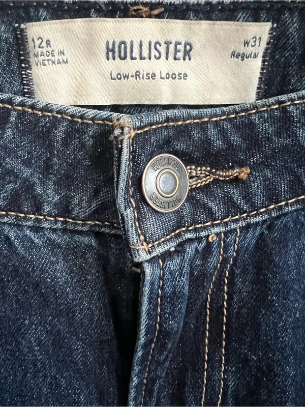 Hollister Women's Dark Blue low-rise -loose Jeans - Image 3