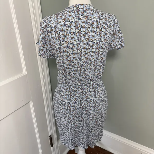 Market & Spruce Smocked Dress Medium Blue White‎ Floral Short Sleeve V-Neck - Image 3