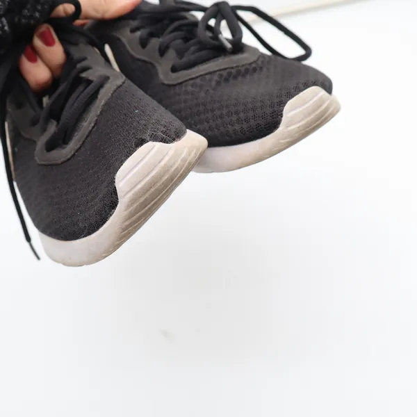 Nike Tanjun Womens 8.5 Running Shoes Black White Low Top Mesh Good - Image 9