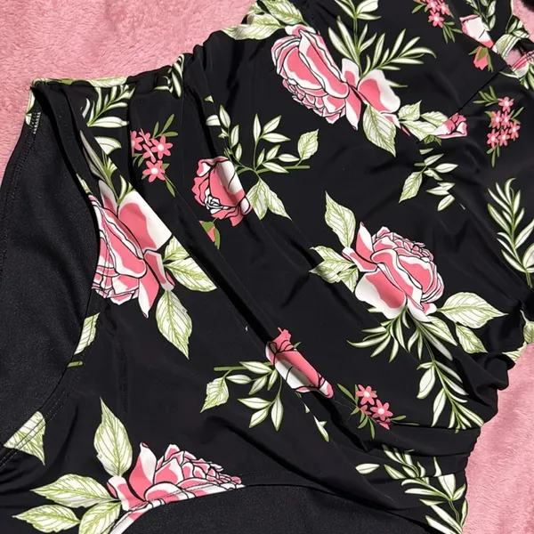 Crane swim suit Size M - Image 3