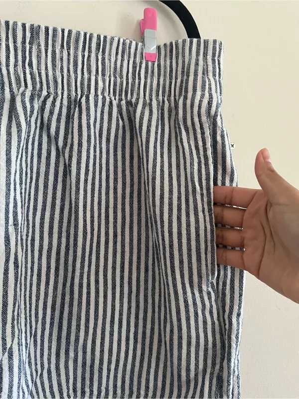 Old Navy Blue White Striped Elastic Waist Shorts XL Linen Blend Coastal Summer - Image 2