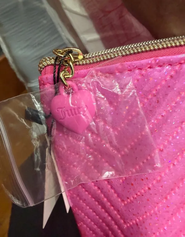 Juicy Couture pink glittery chevron cosmetic bag with gold logo - Image 5