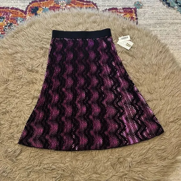 NWT LuLaRoe Jill skirt in a metallic violet medium - Image 4