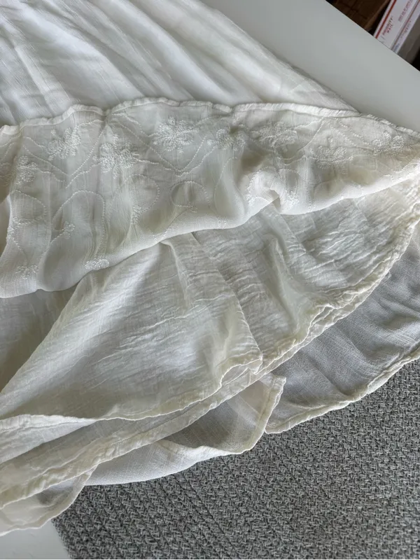 Vintage Diamond Dresses Ivory Floral Embroidered Tie Back Sleeveless Maxi Dress - Image 11